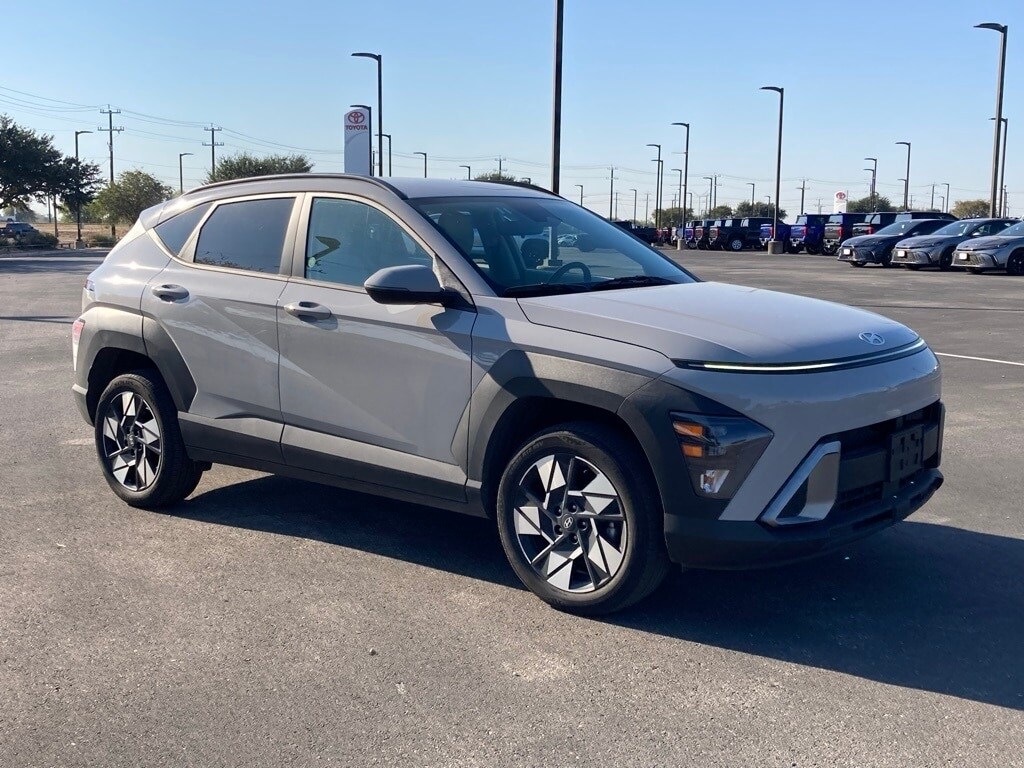 2024 Hyundai Kona SEL photo 3