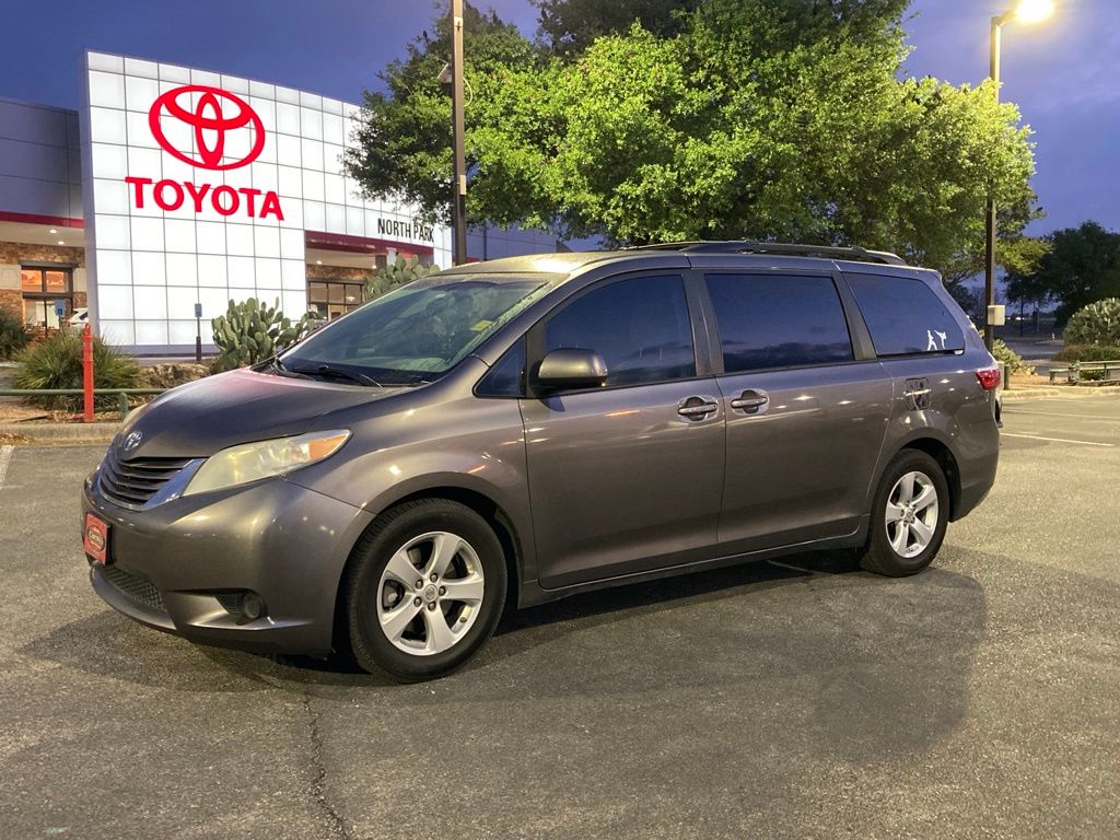 Predawn Gray Mica 2016 Toyota Sienna Minivan Front-Wheel Drive 6-Speed Automatic Overdrive