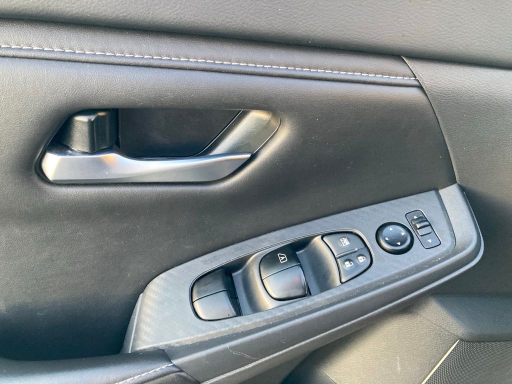 2025 Nissan Sentra SV - Photo 12