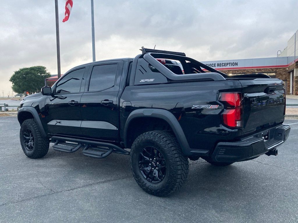 View vehicle photo 7