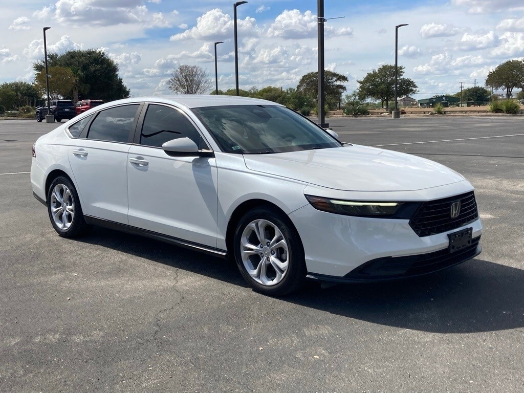 2023 Honda Accord LX photo 3