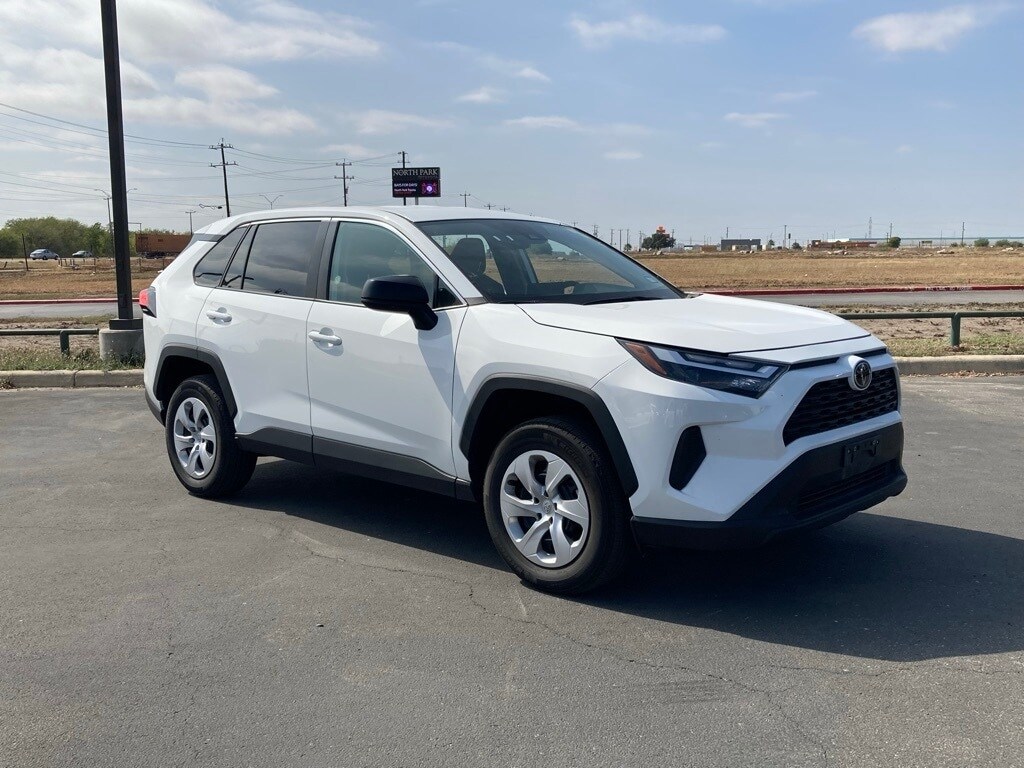 2025 Toyota RAV4 LE photo 2