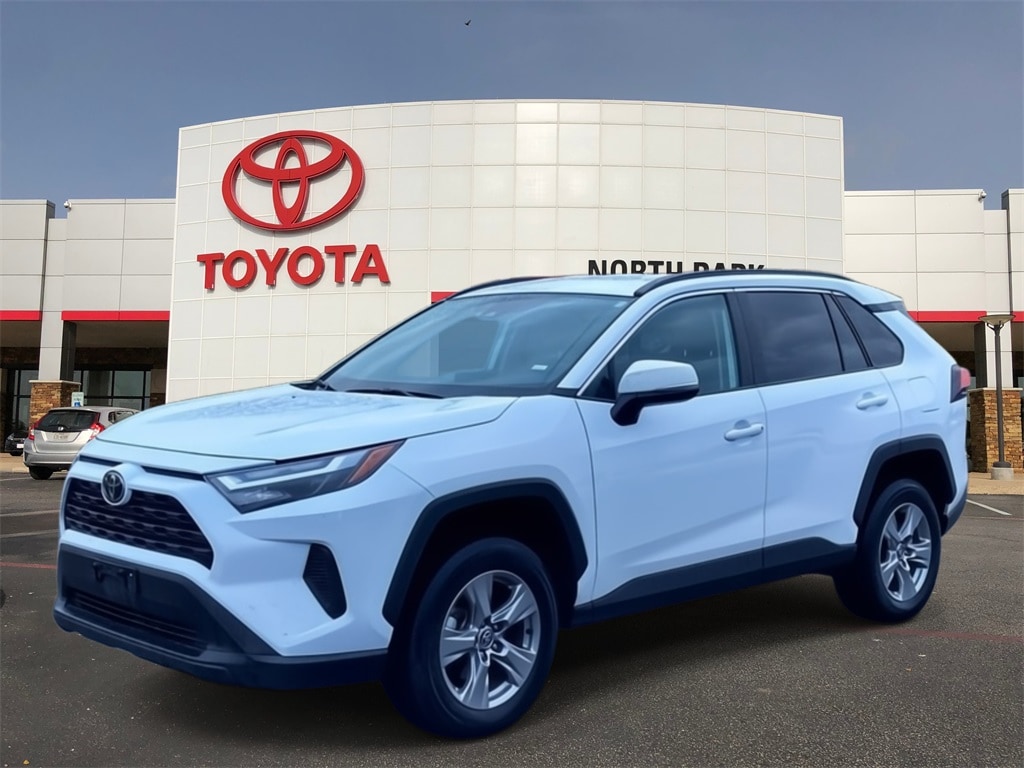 2024 Toyota RAV4 XLE's photo