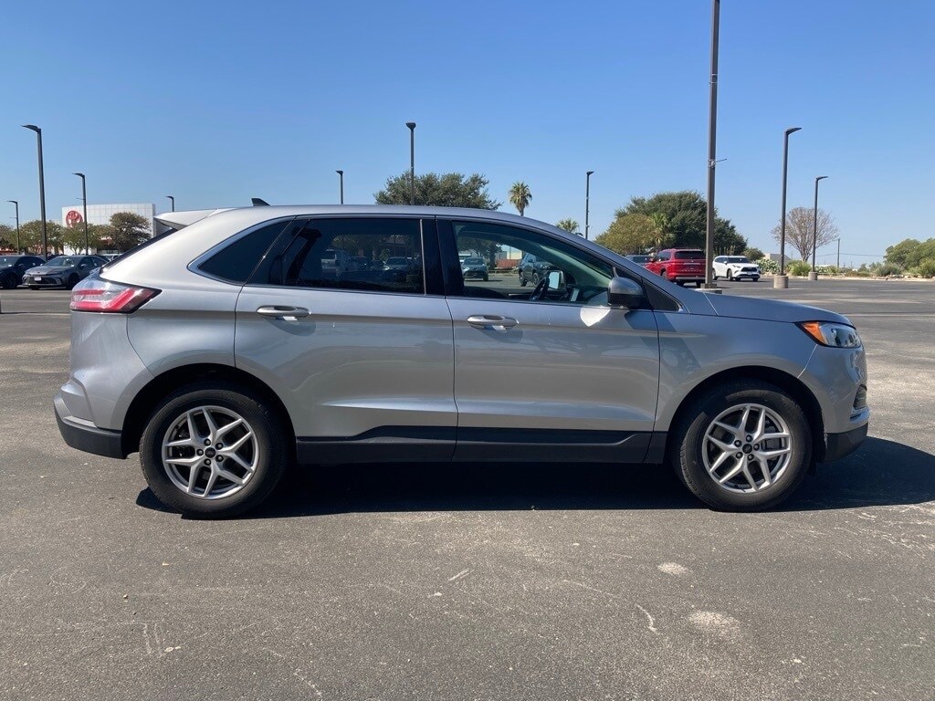 2024 Ford Edge SEL photo 3