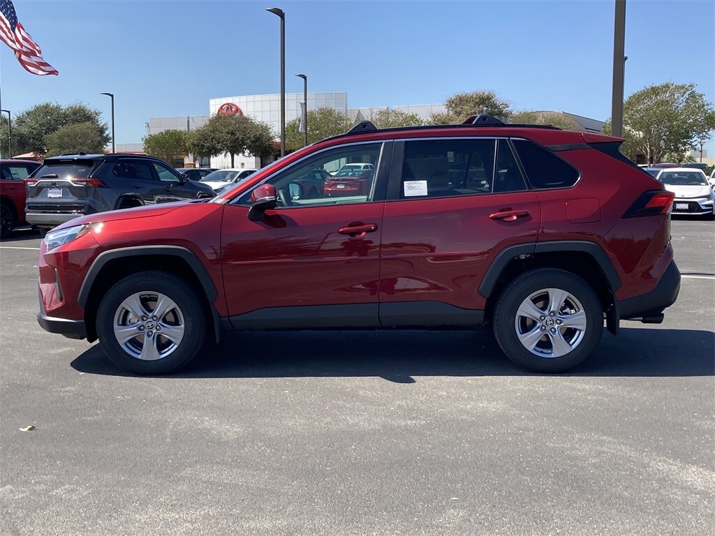 2025 Toyota RAV4 XLE photo 2