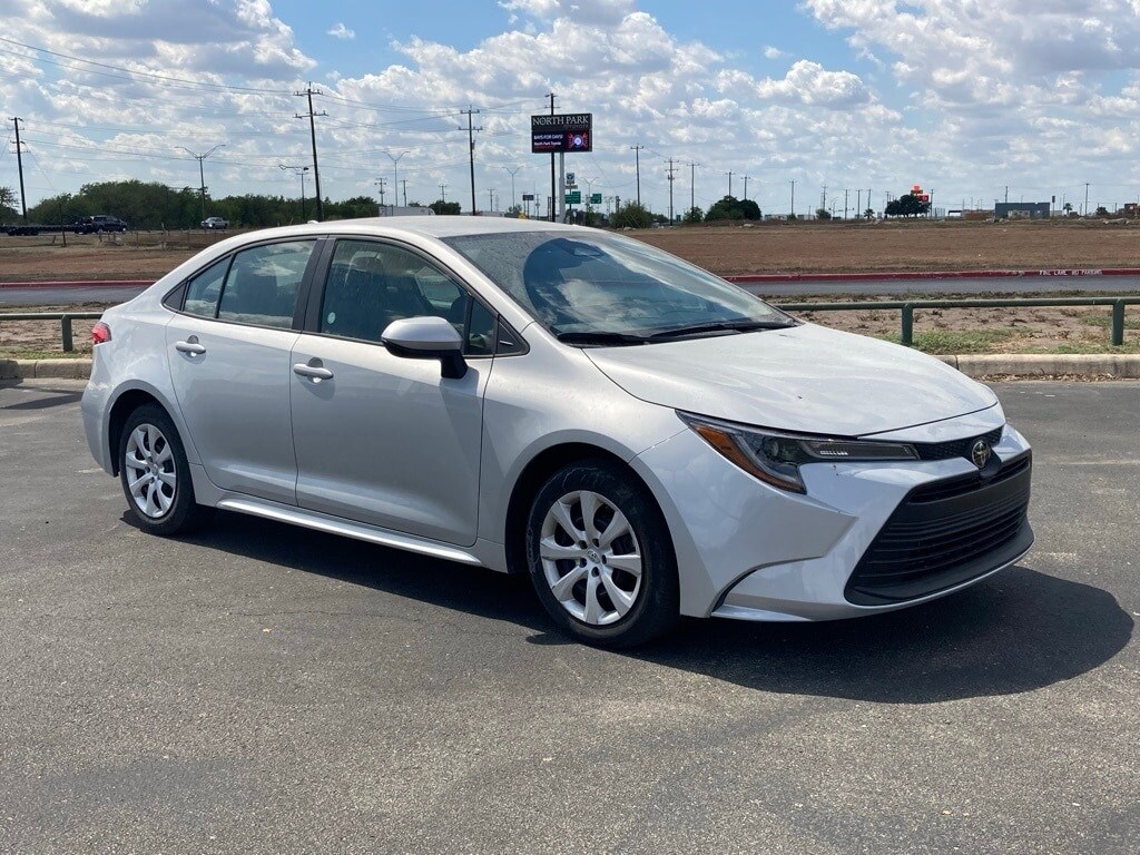 2024 Toyota Corolla LE photo 3