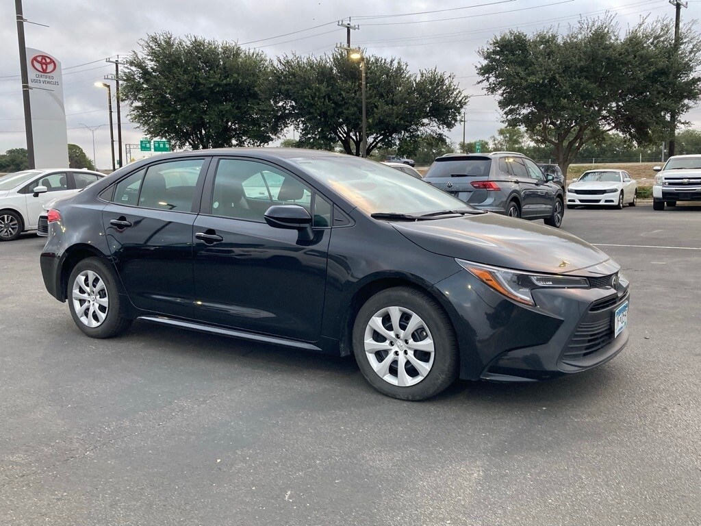 2024 Toyota Corolla LE photo 2