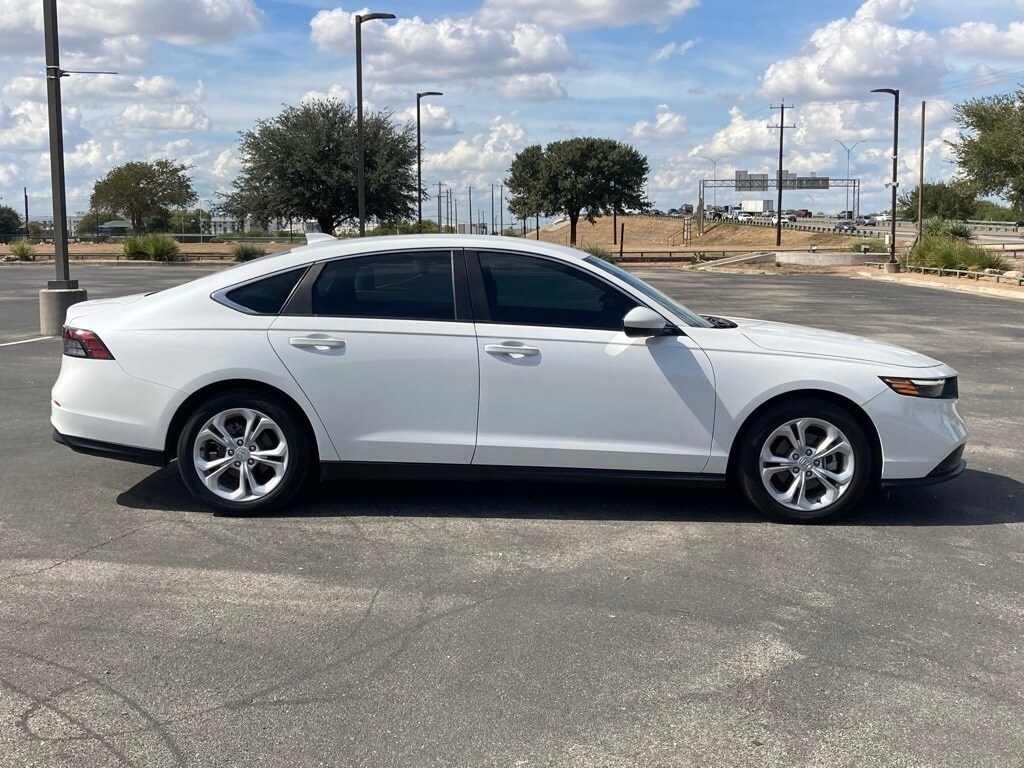 2023 Honda Accord LX photo 4