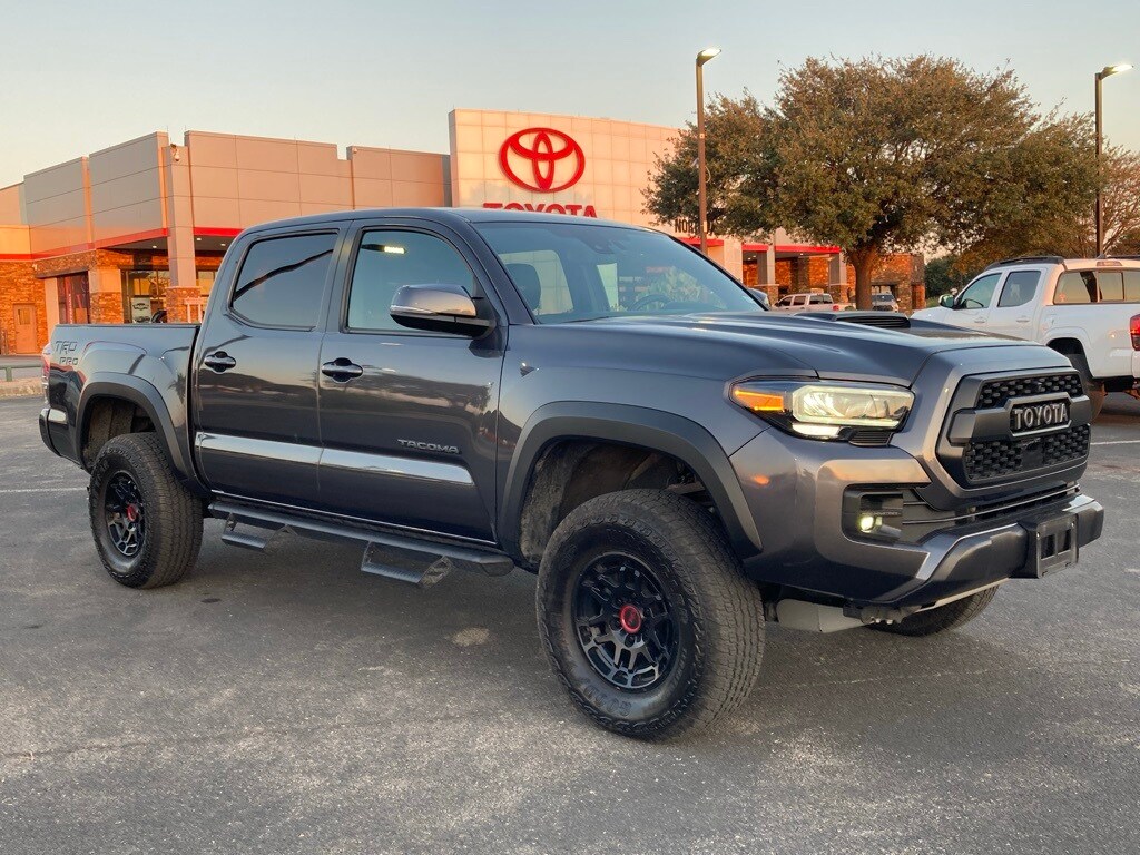 2023 Toyota Tacoma TRD Pro photo 2