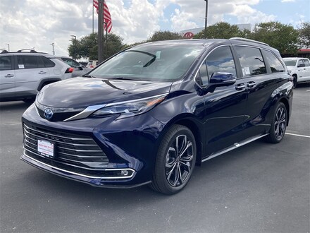 2025 Toyota Sienna Platinum 7 Passenger Van Passenger Van