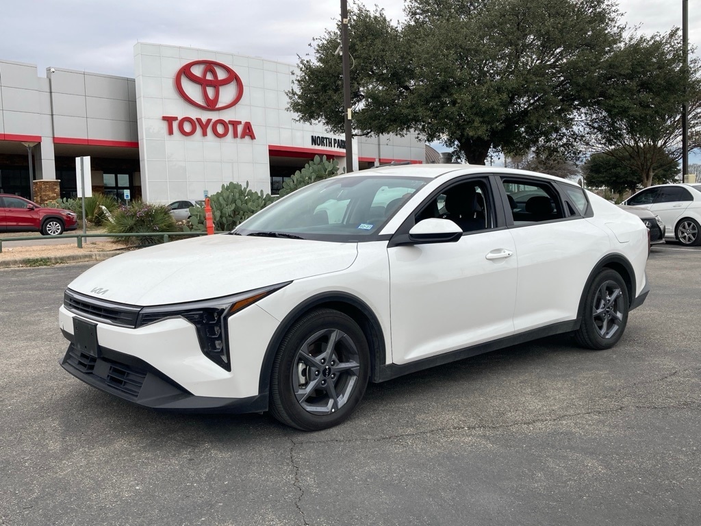 2025 Kia K4 LXS's photo