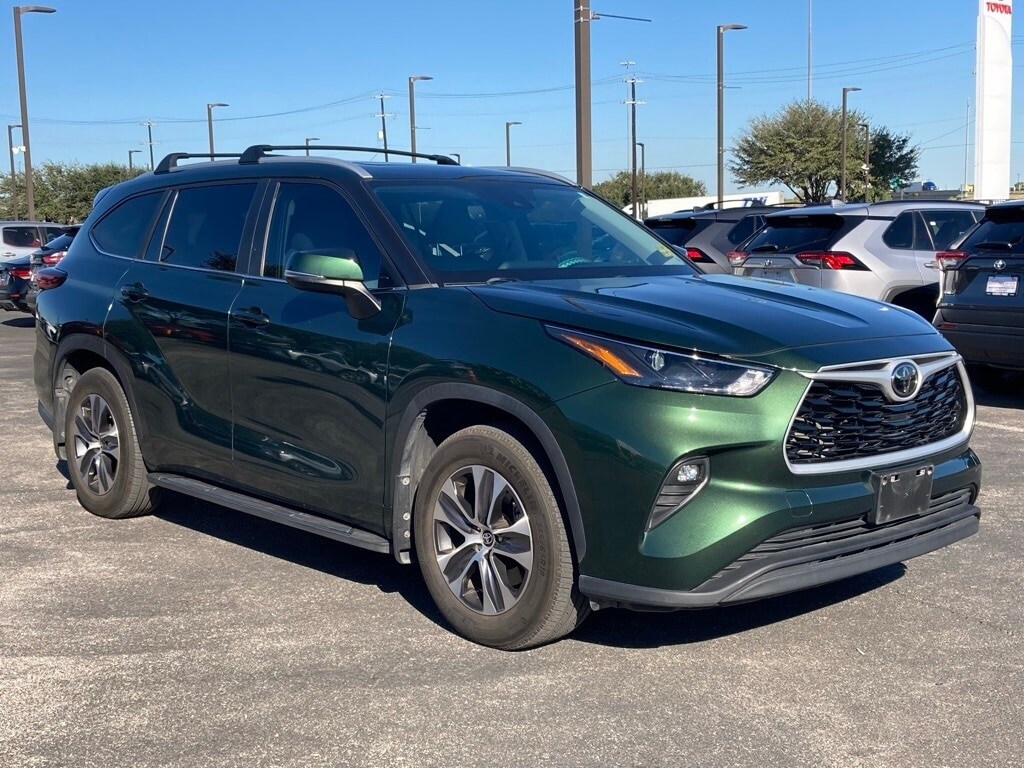 2023 Toyota Highlander XLE photo 3