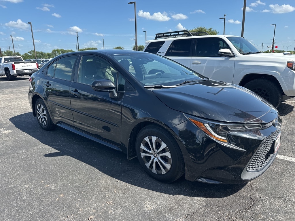 Used 2022 Toyota Corolla LE with VIN JTDEAMDE3NJ056130 for sale in Northfield, Minnesota
