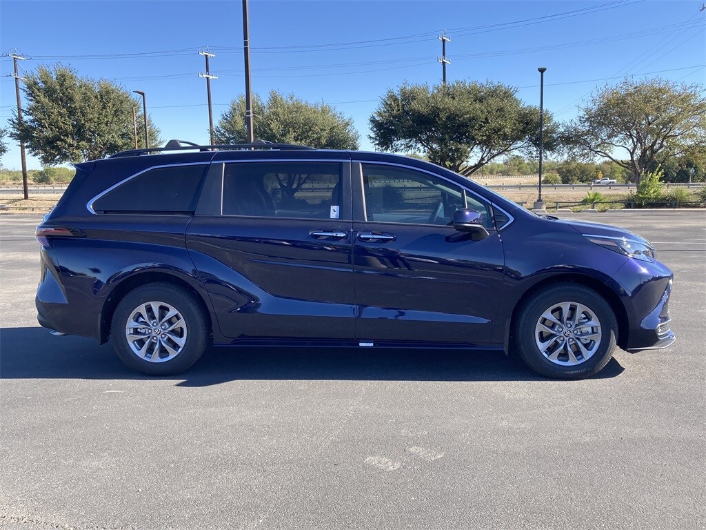 New 2025 Toyota Sienna XLE 8 Passenger Van Passenger Van