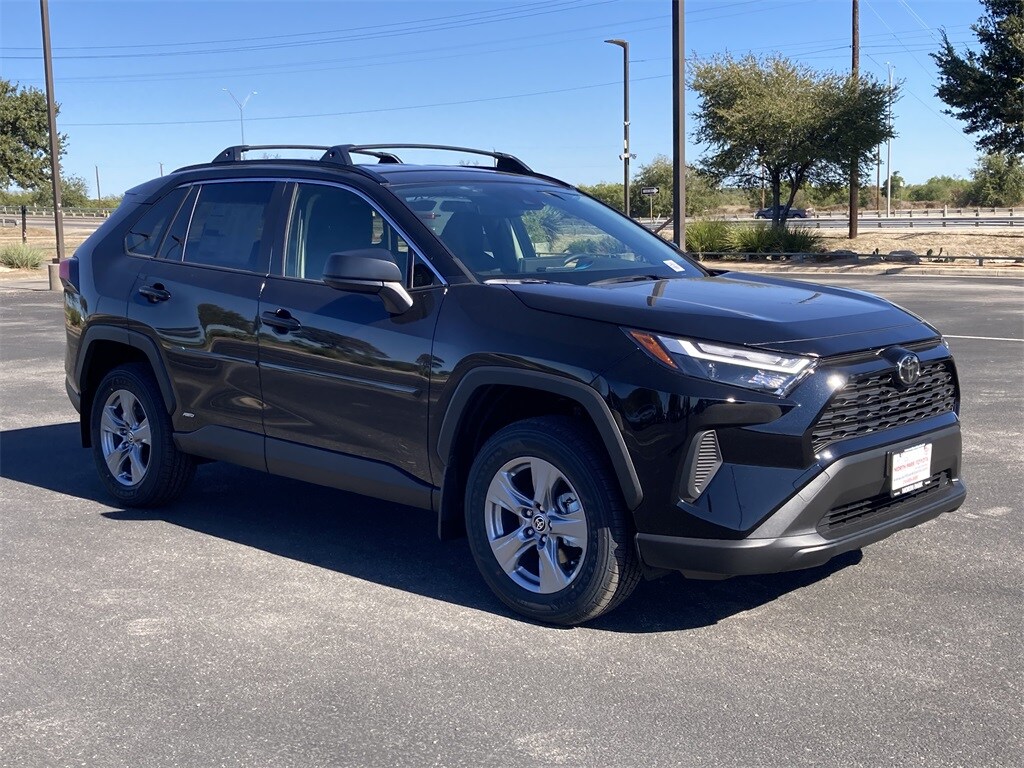 2025 Toyota RAV4 Hybrid LE photo 3