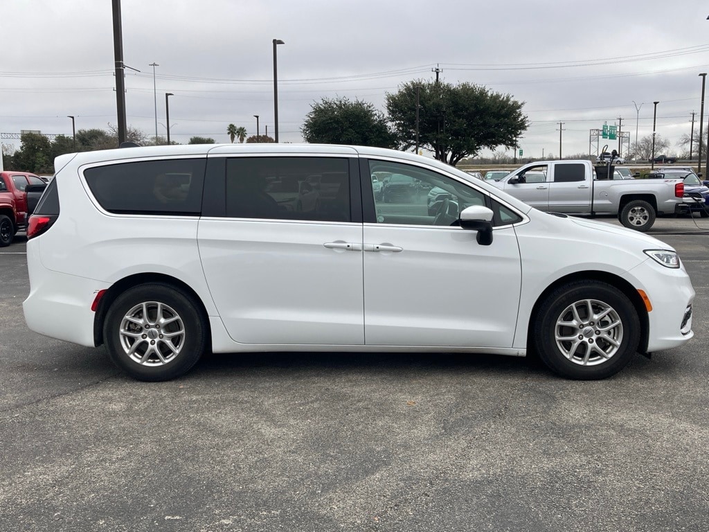 Used 2023 Chrysler Pacifica Touring L Minivan/Van
