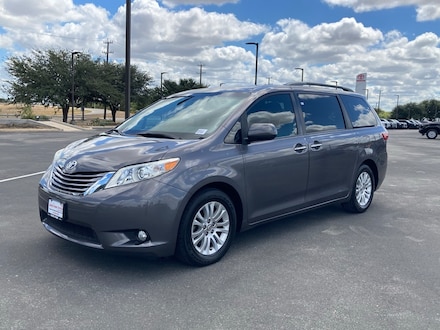 2017 Toyota Sienna XLE Minivan/Van