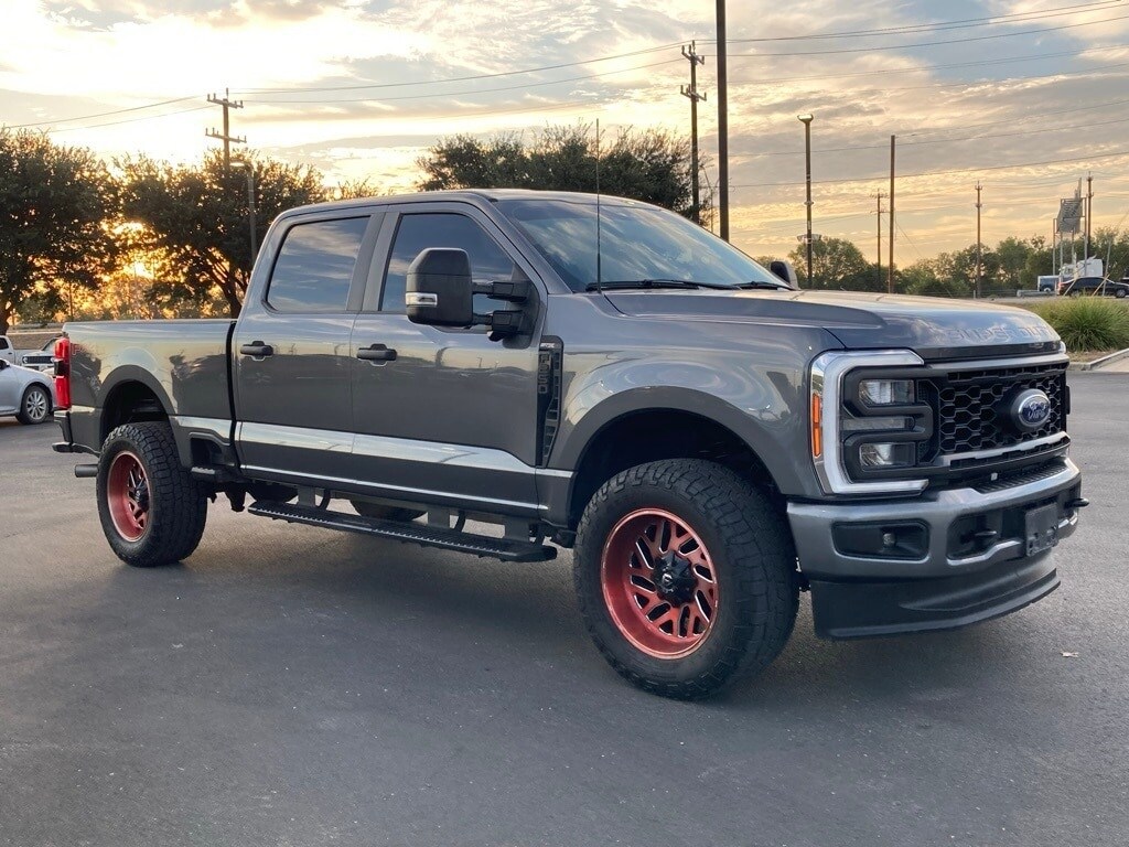 2023 Ford F-250 photo 3