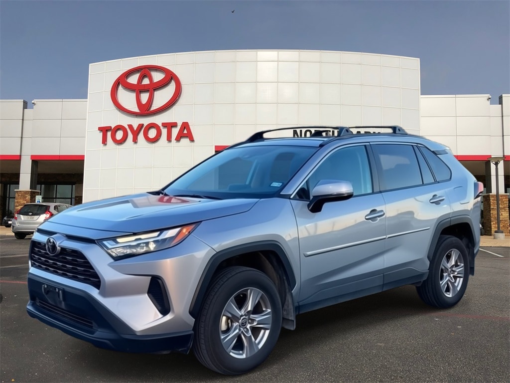 2024 Toyota RAV4 XLE's photo