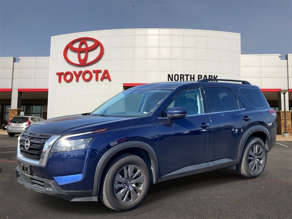 2024 Nissan Pathfinder SV's photo