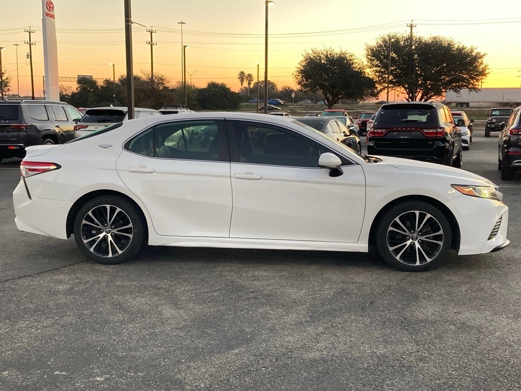 Used 2020 Toyota Camry SE Sedan