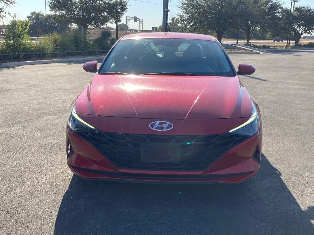 2023 Hyundai Elantra SEL photo 2