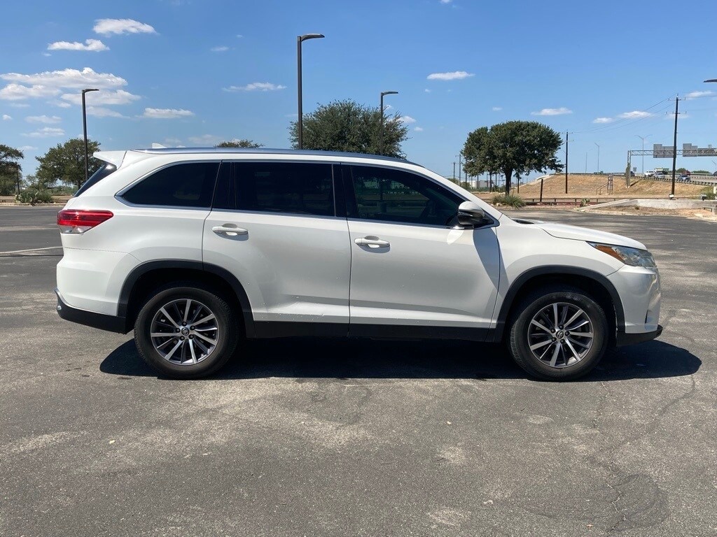 2019 Toyota Highlander XLE photo 3
