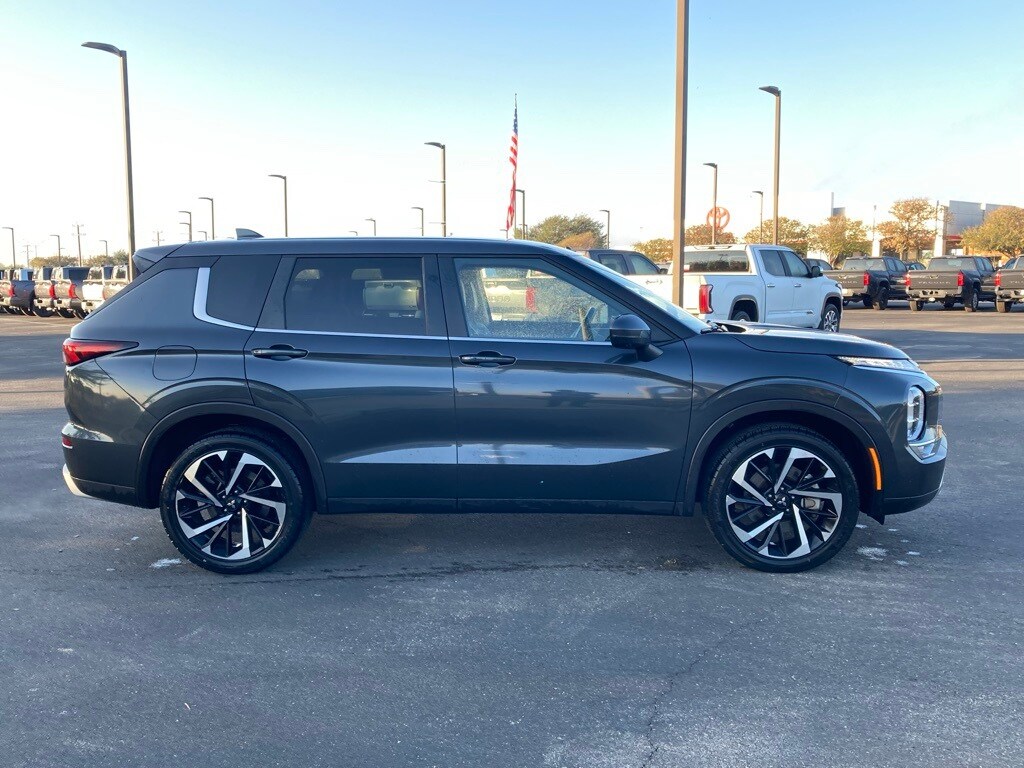 2024 Mitsubishi Outlander SE Black Edition photo 4
