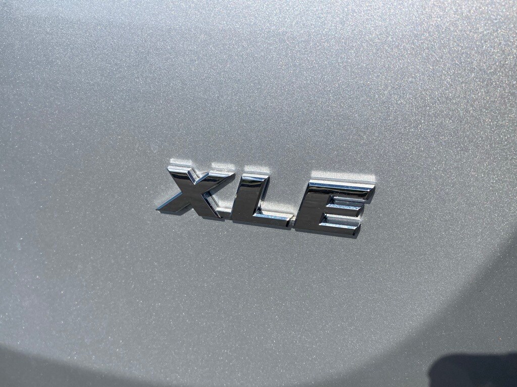 2015 Toyota RAV4 XLE photo 2