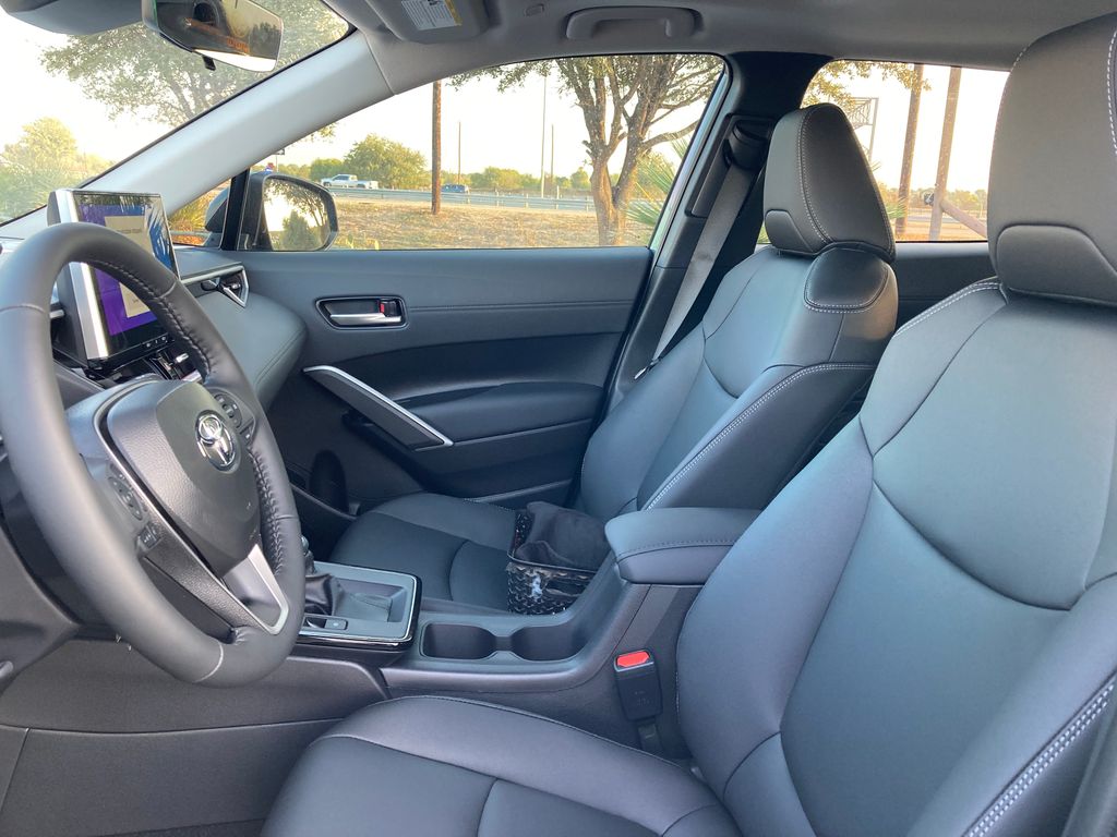 View vehicle photo 2