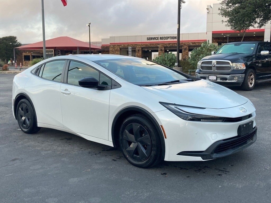 2023 Toyota Prius Limited photo 3