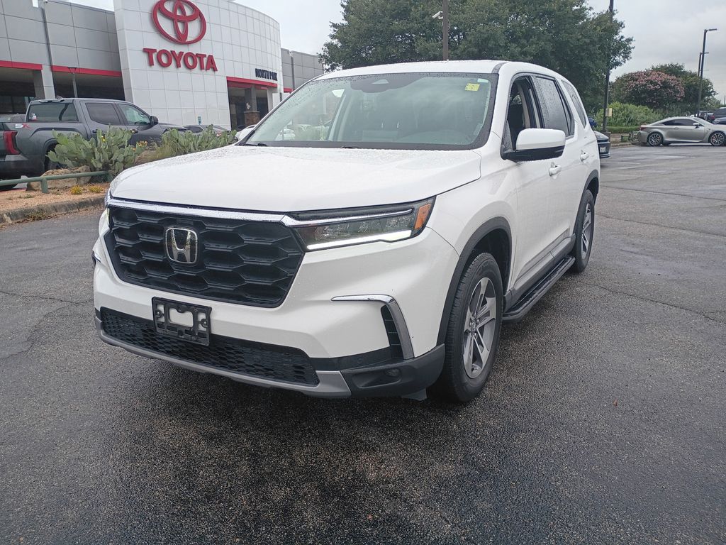 View vehicle photo 3