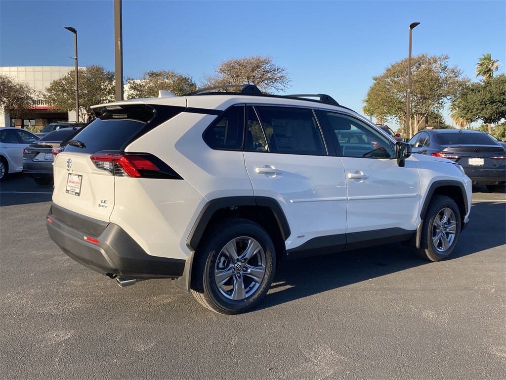 2025 Toyota RAV4 Hybrid LE photo 4