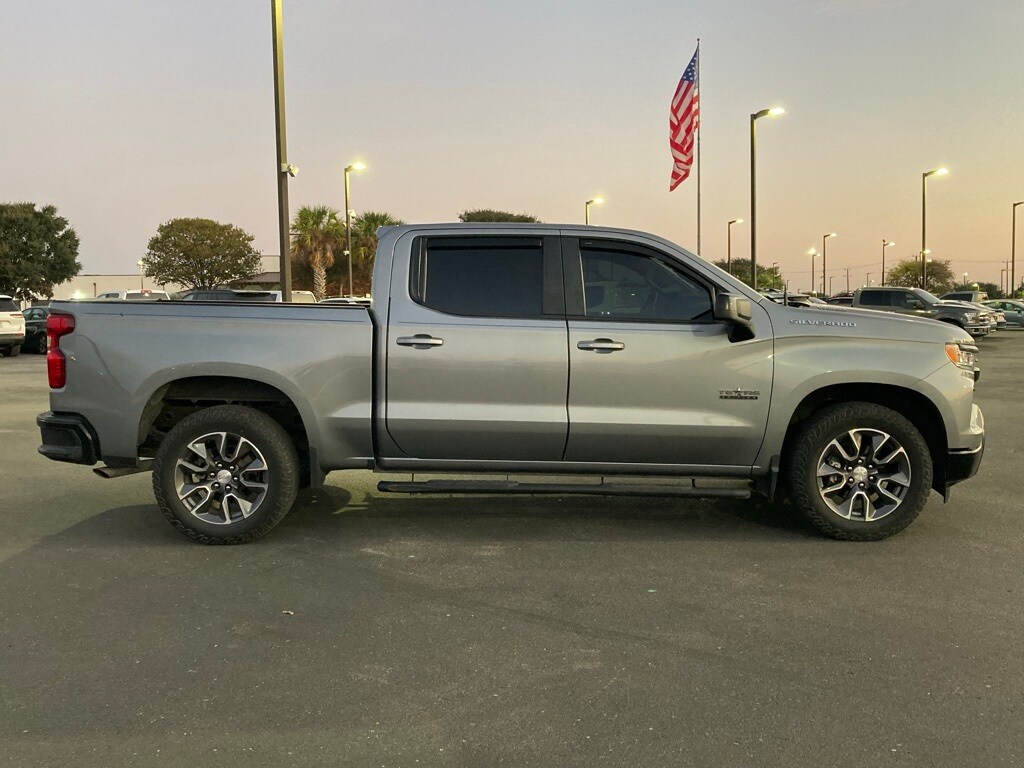 2023 Chevrolet Silverado 1500 LT photo 4