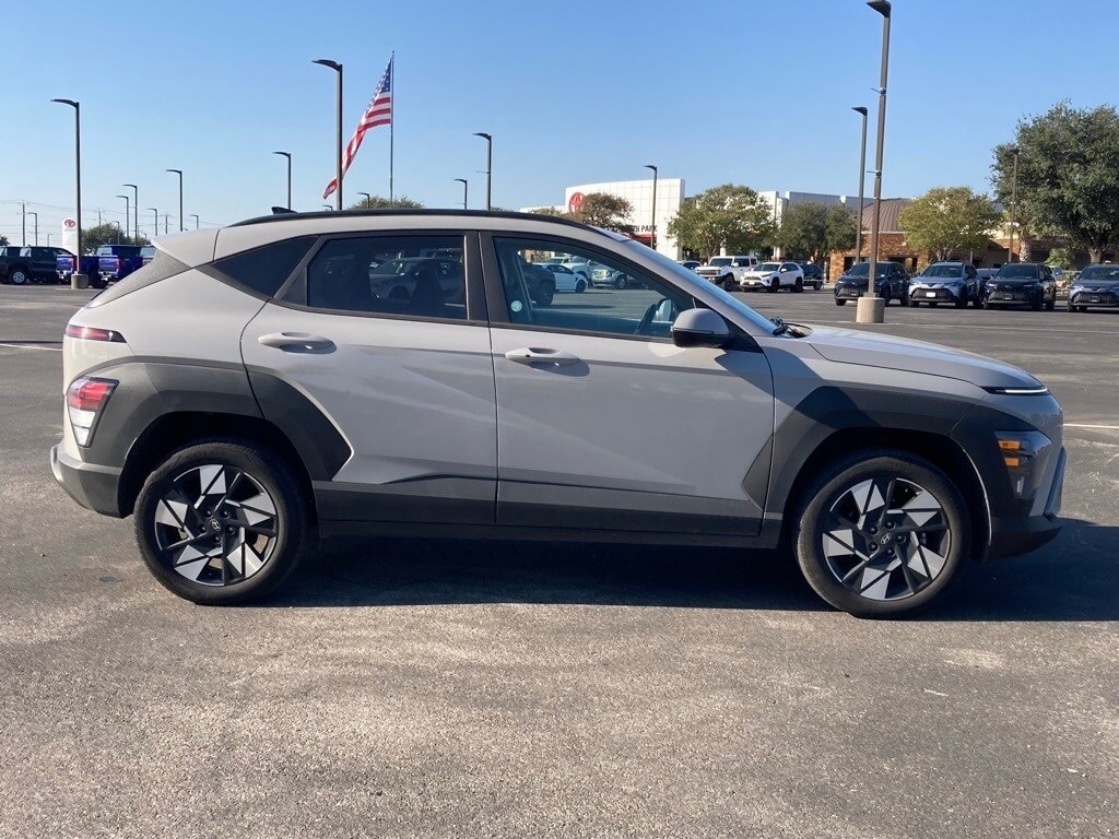 2024 Hyundai Kona SEL photo 4