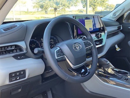 2026 Toyota Highlander Platinum SUV