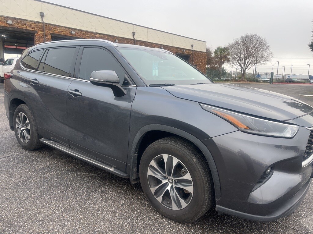 2021 Toyota Highlander XLE's photo