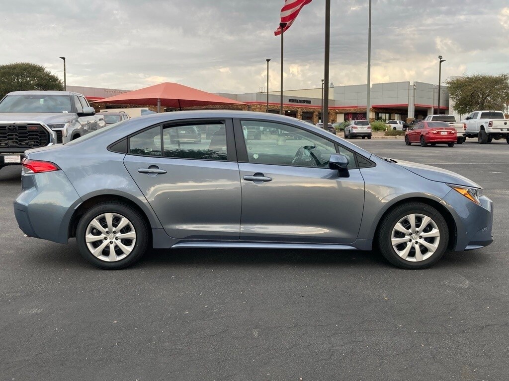 2024 Toyota Corolla LE photo 3