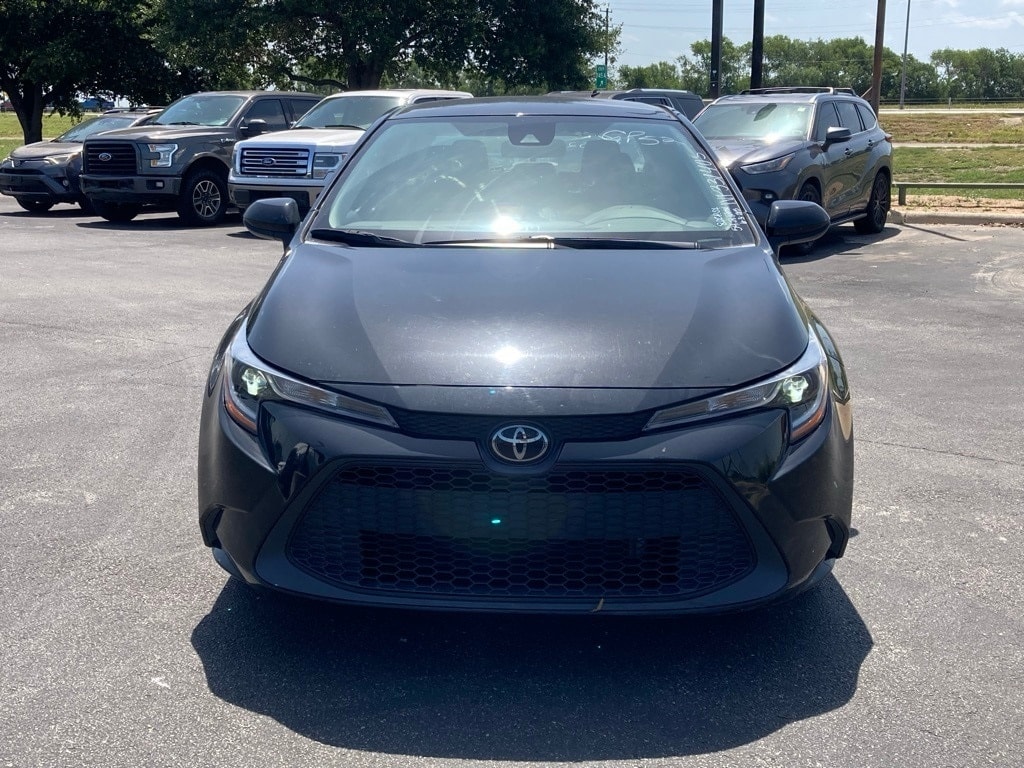 Used 2022 Toyota Corolla LE with VIN 5YFEPMAE2NP331405 for sale in San Antonio, TX