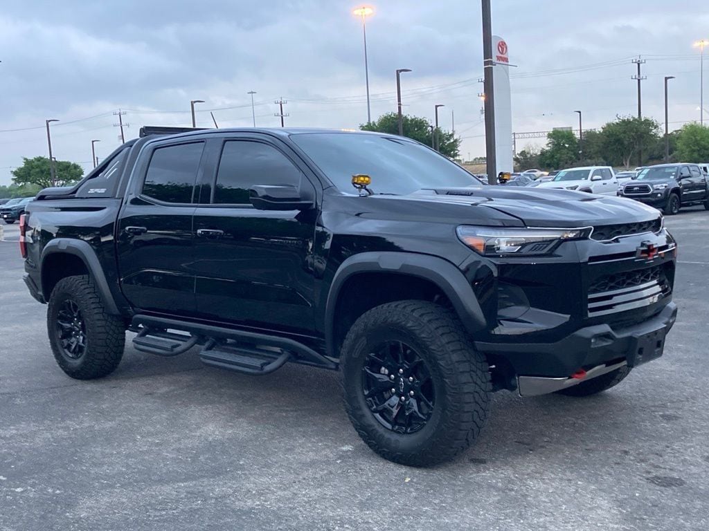 View vehicle photo 3