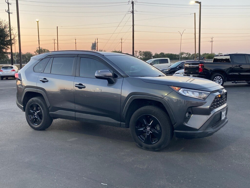 2020 Toyota RAV4 XLE photo 2