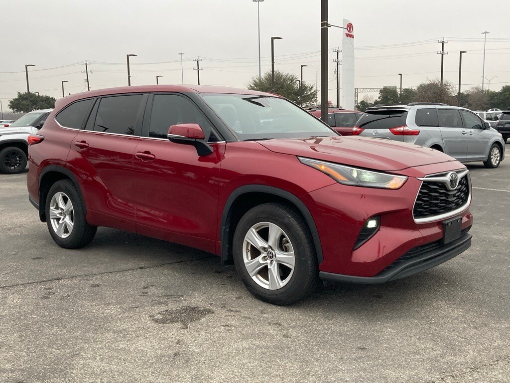 Used 2023 Toyota Highlander LE SUV