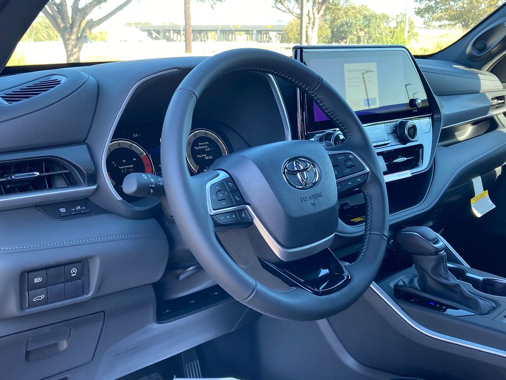 2026 Toyota Highlander SUV 