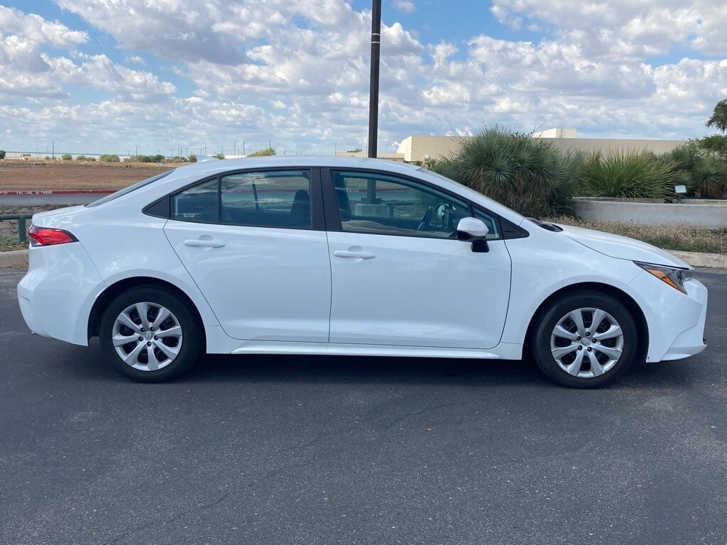 2024 Toyota Corolla LE photo 4