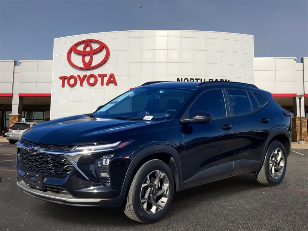 2024 Chevrolet Trax LT's photo