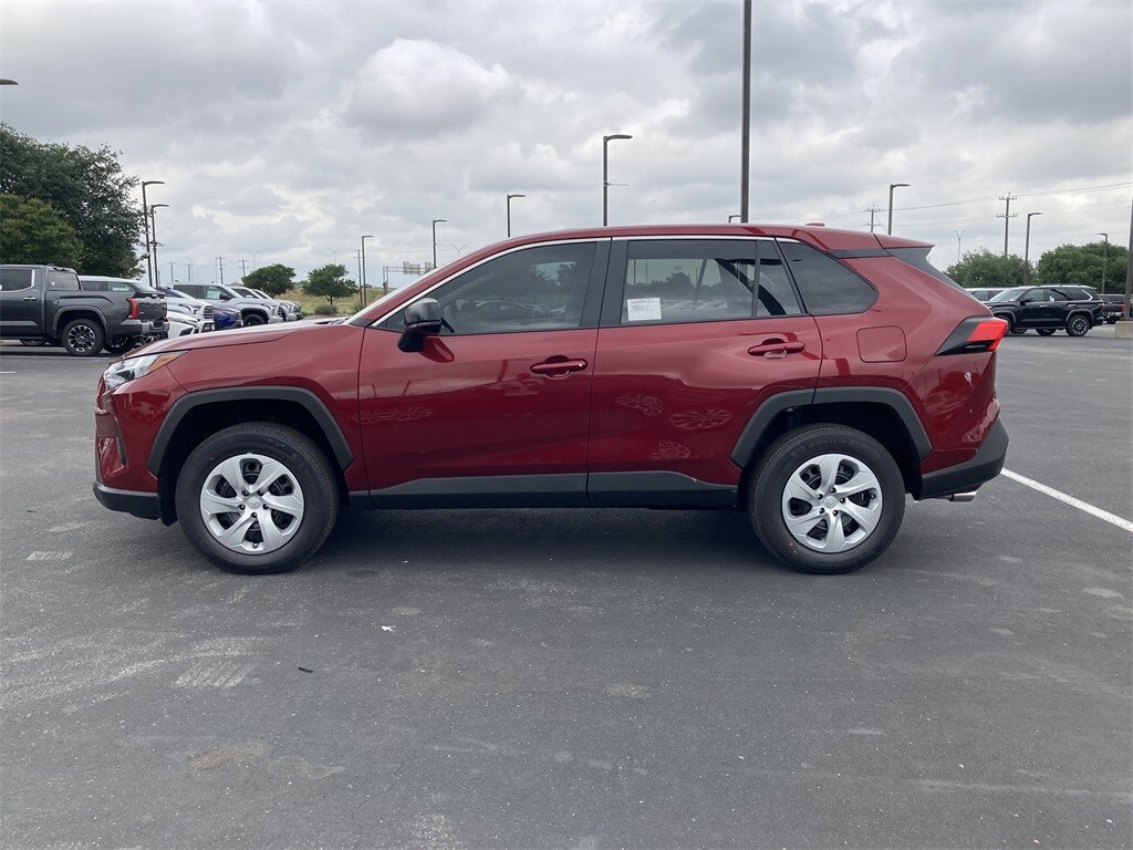 2025 Toyota RAV4 LE photo 4