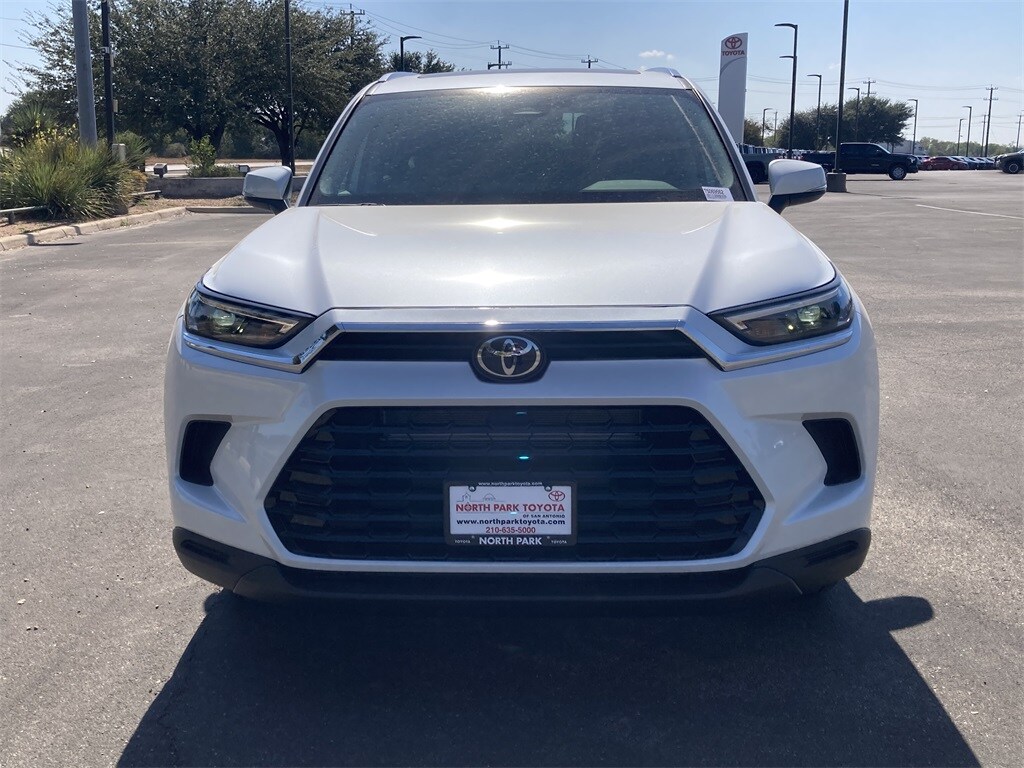 2026 Toyota Highlander Hybrid XLE photo 2