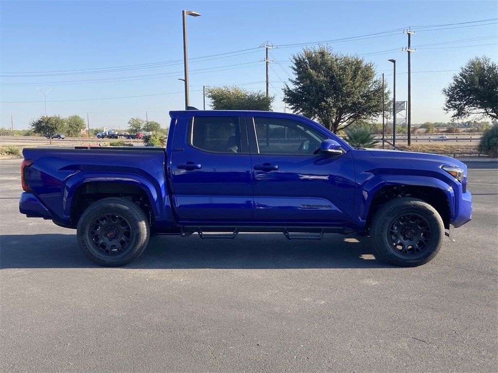 2025 Toyota Tacoma SR5 photo 3