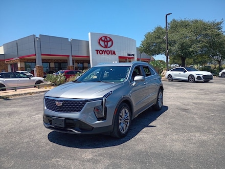 2025 Cadillac XT4 Premium Luxury SUV