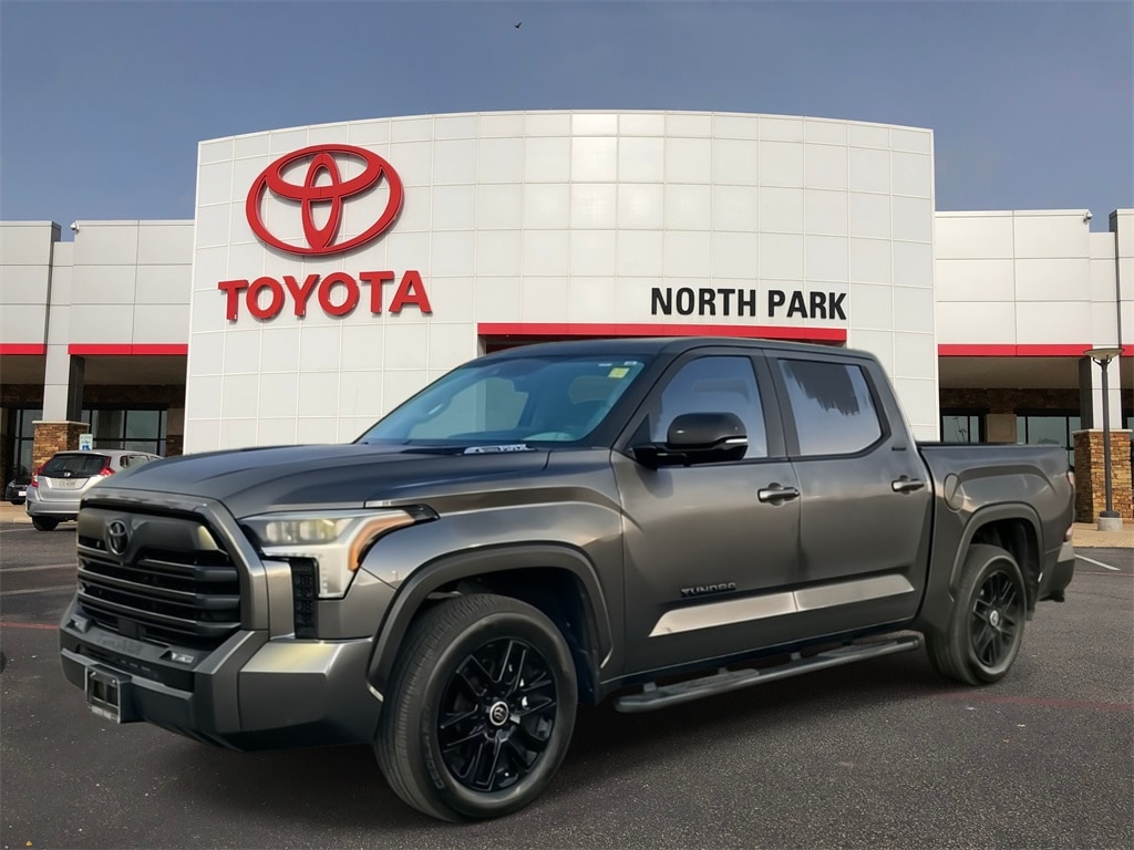2024 Toyota Tundra Limited's photo